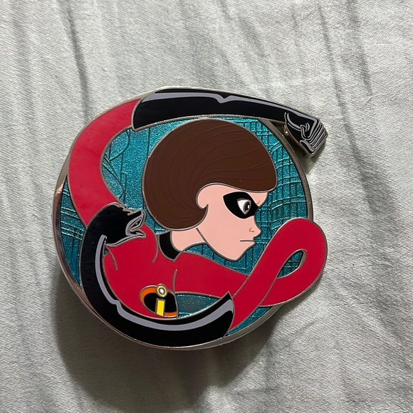 Mrs incredible Disney imagineering pin - Picture 1 of 2